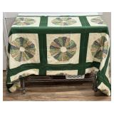 Vintage Hand Made Dresden Plate Quilt