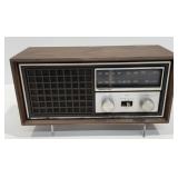 Vintage Soundesign Model 3350 FM/AM Table Radio