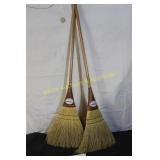 (2) Kitchenette Vtg. Style Corn Straw Brooms
