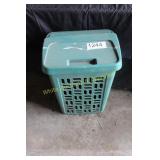Plastic Laundry Hamper w/Lid