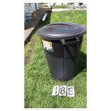 32 Gal. Plastic Trash Can W/Lid