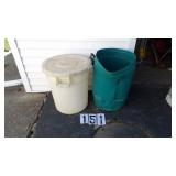 2) Trash Cans 1 W/Lid