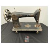 Vintage Singer Sewing Machine G3916772