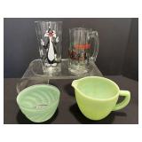 Vtg 2-cup measuring cup, Vtg green bowl,...