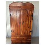 Vtg Cedar Master safeway clothes storage armoire..