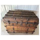 Vtg trunk 32"W x 18.5"D x 22" H