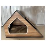 Cat house - bed with scraching post 24"W x 15"D...