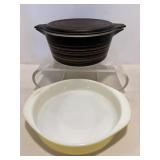 Vtg Pyrex ovenware 2.5 qt & 8" dish