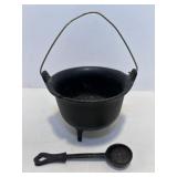 Vtg Miniature Cast Iron 3-legged cauldron with...