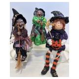 Vtg Halloween witches small (2) shelf sitters...
