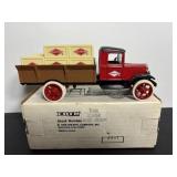 Vtg ERLT 1931 Hawkeye crate bank 1:25 scale...