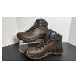 Keen mens size 12 water proof boots - new