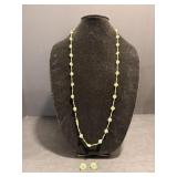 Vtg Beaded necklace with screw back earrings