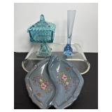 Vtg fluted blue bud vase 7"H, blue...
