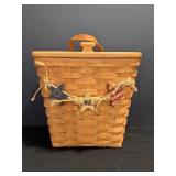 Vtg 1993 Longaberger mail basket with lid, ....
