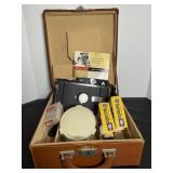 Vtg Polaroid Land Camera model 150 with case...