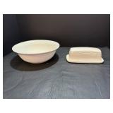 Heritage White Pfaltzgraff Lg serving bowl 2 chip.