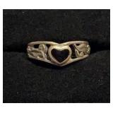Vintage sterling silver ring with black heart
