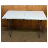 Folding table