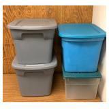 Plastic totes with lids