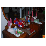 Contents on Dresser