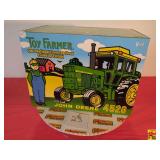 John Deere 4520 Tractor (Toy Farmer 2001 National Farm Toy Show) by ERTL; 1:16 Scale