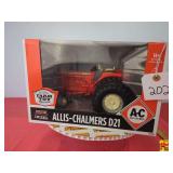 Allis-Chalmers D21 Tractor, Series II, Turbocharged Diesel (Prestige Collection, National Farm Toy Museum) by ERTL; 1:16 Scale