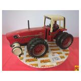 International 3588 2+2 Tractor by ERTL; 1:16 Scale