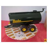 Husky Liquid Manure Spreader; 1:16 Scale