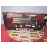 Kenworth W900 Dump Truck by NewRay; 1:32 Scale
