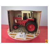 International 1586 Tractor by ERTL; 1:16 Scale
