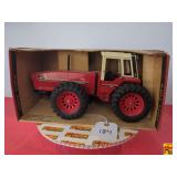 International 3588 2+2 Tractor by ERTL; 1:16 Scale