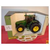 John Deere 7920 Tractor by ERTL; 1:16 Scale