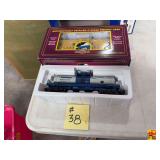 MTH Long Island Bay Window Caboose, Tank Car