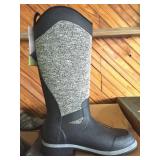 Muck Women's size 8   Rein Supreme - black
