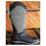 Muck Women's size 10  Rein Supreme - black