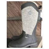 Muck Women's size 10 Rein Supreme - brown