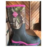 Muck size 10  Women's Woody PK