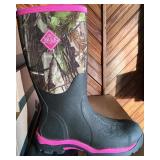 Muck size 11  Women's Woody PK