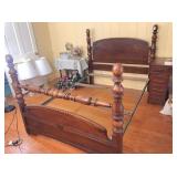 Full-size poster bed