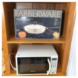 Emerson Microwave (works) & Farberware Skillet