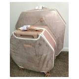 2 pc - Kensie Roll-a-round luggage