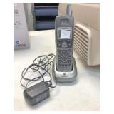Uniden cordless phone w/base & charger