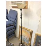 Floor to ceiling lamp w/picture
