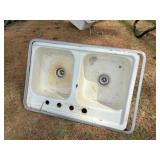 porvelain double sink wdrains & trim