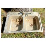 stainless double sink w faucet 33x22x7'