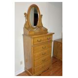 5-drawer oak chest w/mirror