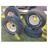 set of 5 Ford rims with PR78-15LT Bucksot Mudders