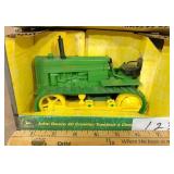 JD 40 Crawler   Diecast metal tractor