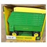 JD Forage Wagon (plastic) JD Forage Wagon (plastic)